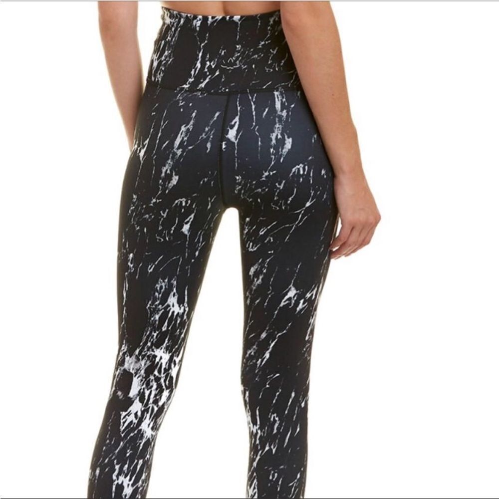 Beyond Yoga Olympus Midi Leggings Black Marble Size L - Picture 2 of 7